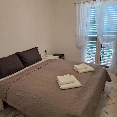 Nina Guest house Tisno