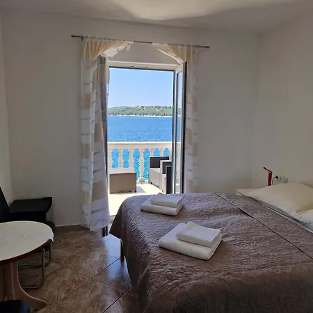 Nina Guest house *